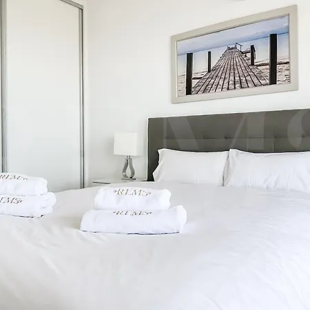 Seaview Retreat Close To The And Port By Rems *